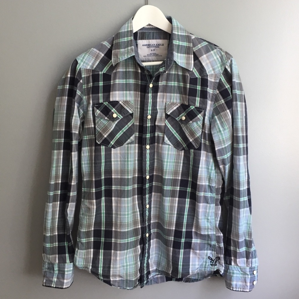 American Eagle vintage fit plaid button up shirt